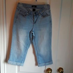 💕CUTE💕 Earl denim Capris